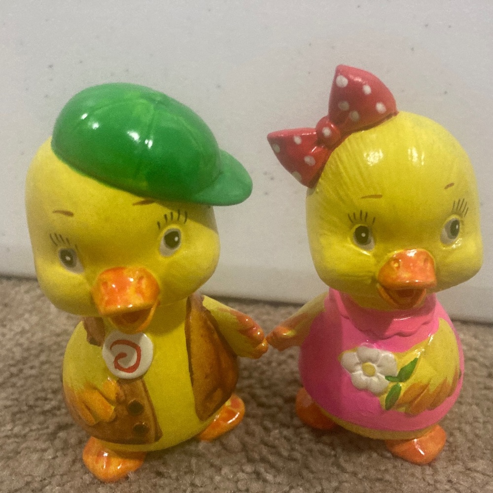 Vintage chalk ware Easter chicks